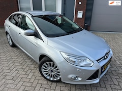 Ford Focus - 1.6 EcoBoost Titanium / Navi / PDC / Park Assist / Stoelverwarming