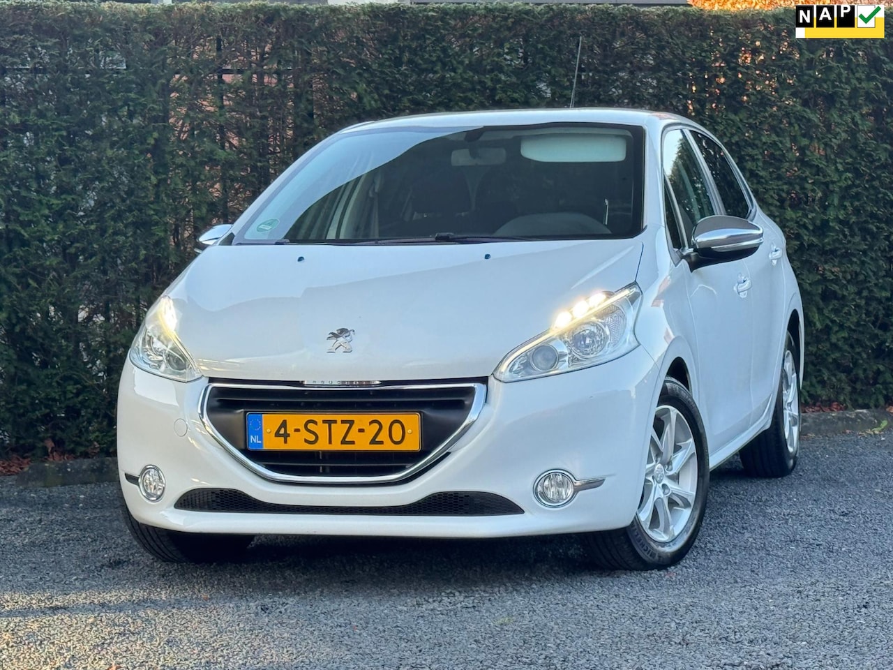 Peugeot 208 - 1.2 VTi Oxygo CRUISE/AIRCO/DB-RIEM V.V/RIJKLAAR! - AutoWereld.nl