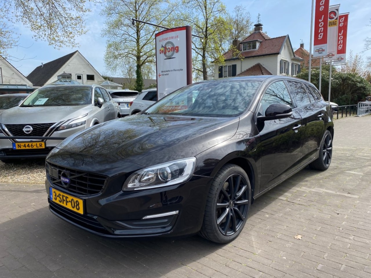 Volvo V60 - 2.4 D6 AWD PLUG-IN HYBRID SUMMUM / LEDER / NAVI / TREKHAAK - AutoWereld.nl