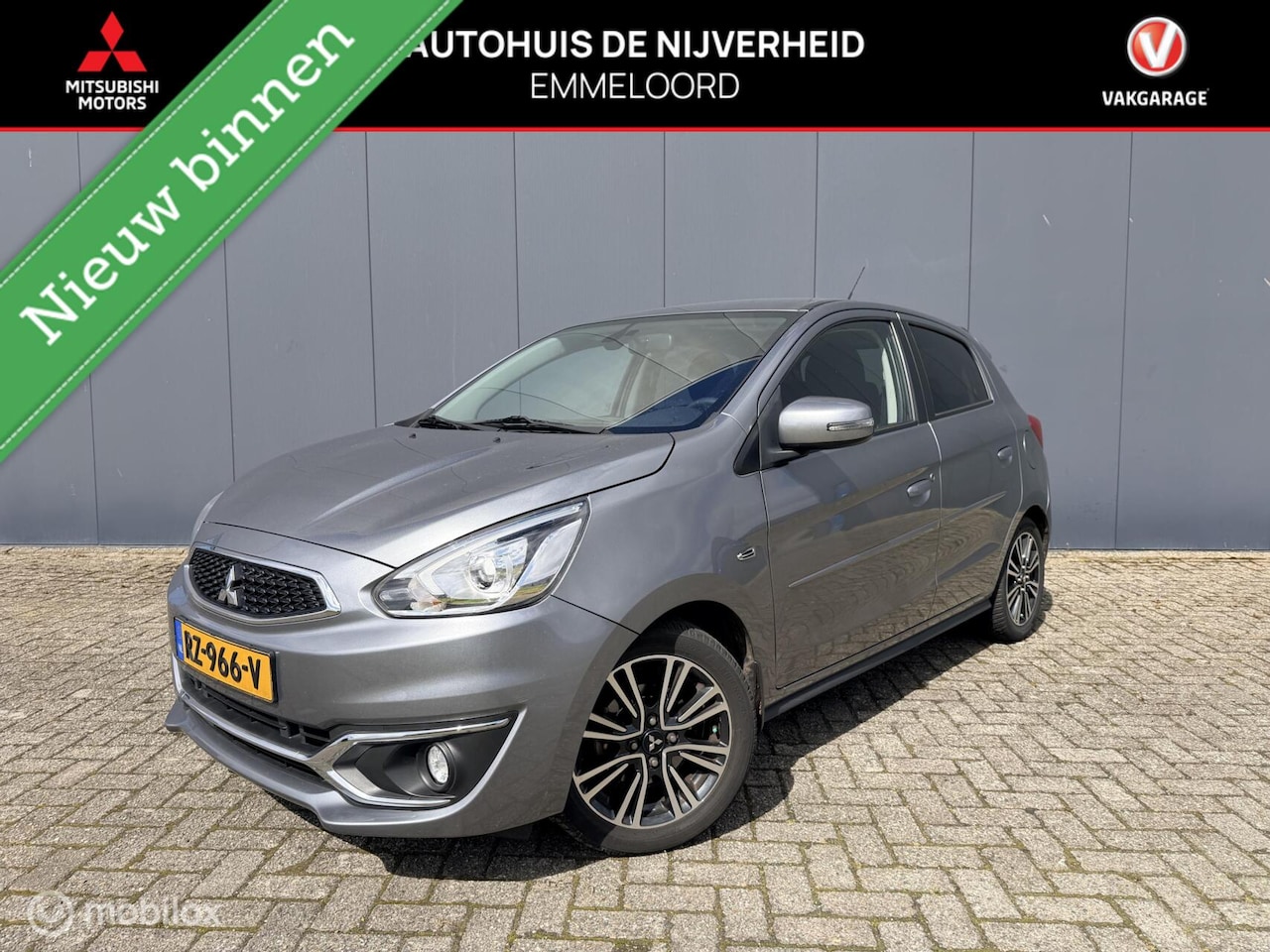 Mitsubishi Space Star - 1.2 Instyle NAVI SENSOREN ACHTER ALLSEASONBANDEN - AutoWereld.nl
