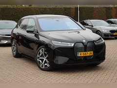 BMW iX - xDrive40 Executive 77 kWh / SoH 97, 3% / Trekhaak / Panoramadak / 360Camera / Harman Kardo
