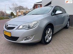 Opel Astra - 1.4 Edition/Cruise-c/Climate-c/Aux/Trekhaak/Goed-onderhouden/Sfeerverlichting