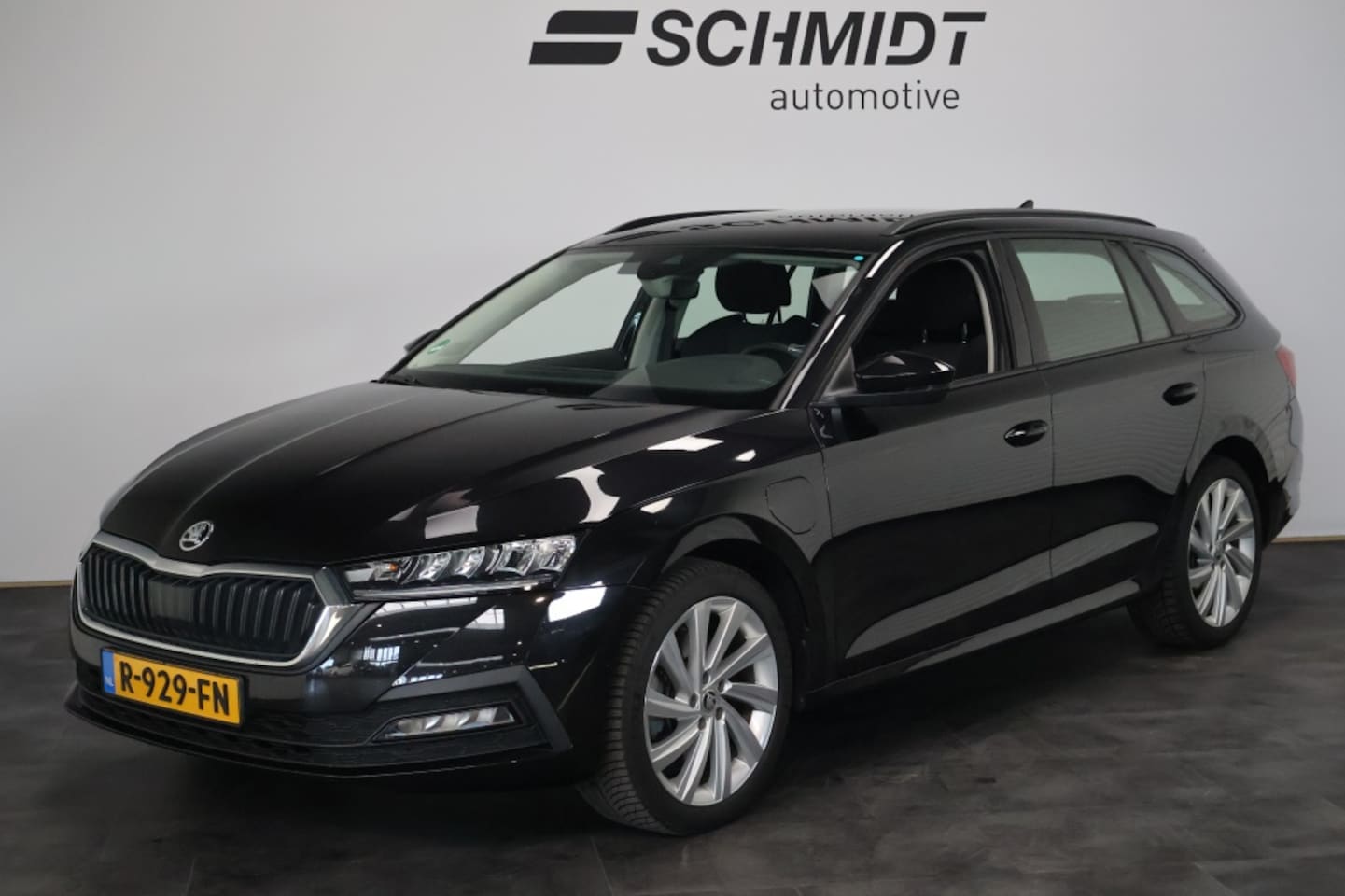 Skoda Octavia Combi - 1.4 TSI iV PHEV Business | Trekhaak | Carplay | Keyless - AutoWereld.nl
