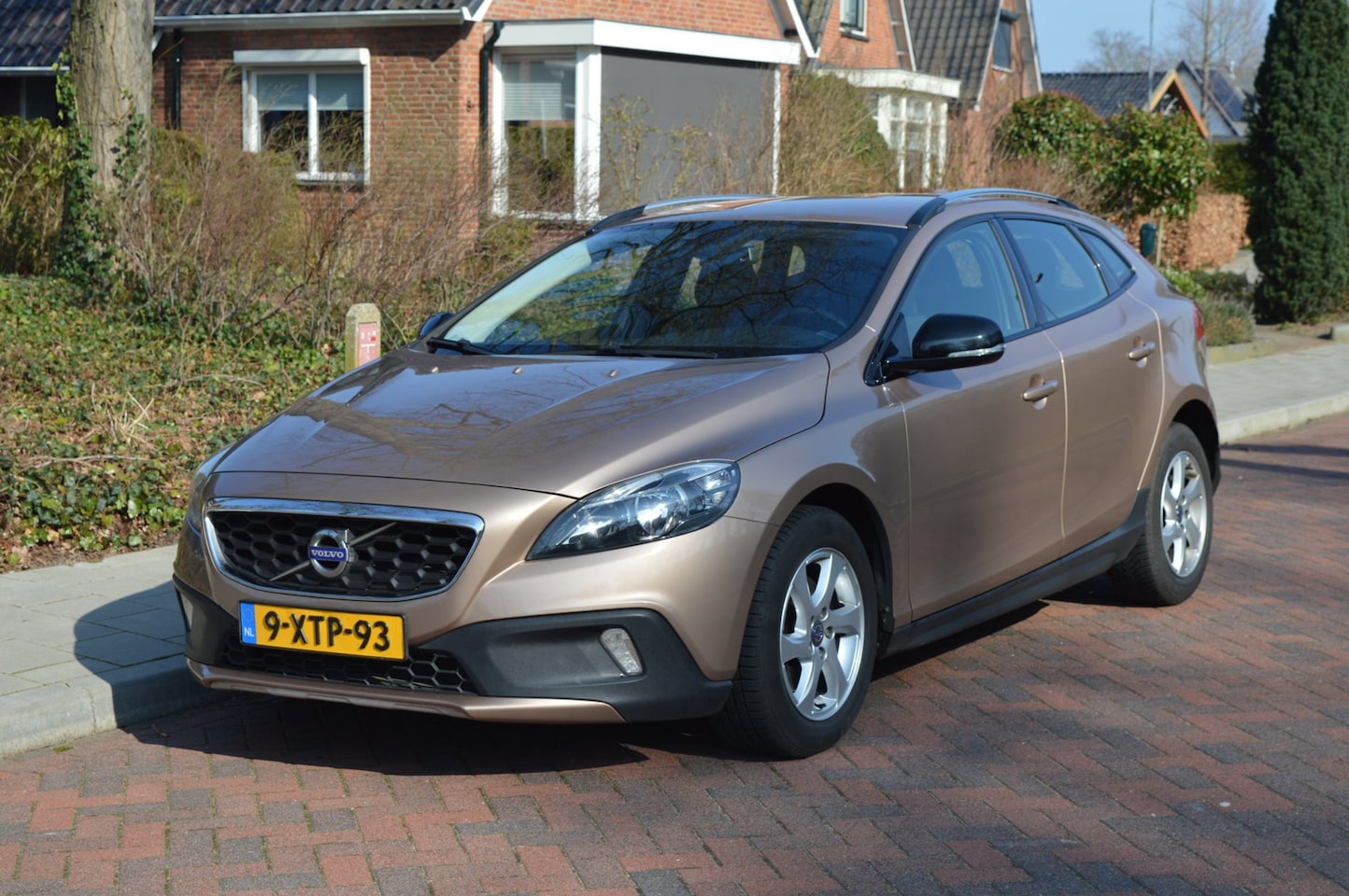 Volvo V40 Cross Country - 1.6 D2 Momentum Org NL/NAP - AutoWereld.nl