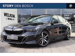BMW 5-serie - 530e M Sport Automaat / Trekhaak / Achteruitrijcamera / Adaptieve LED / Stuurverwarming /