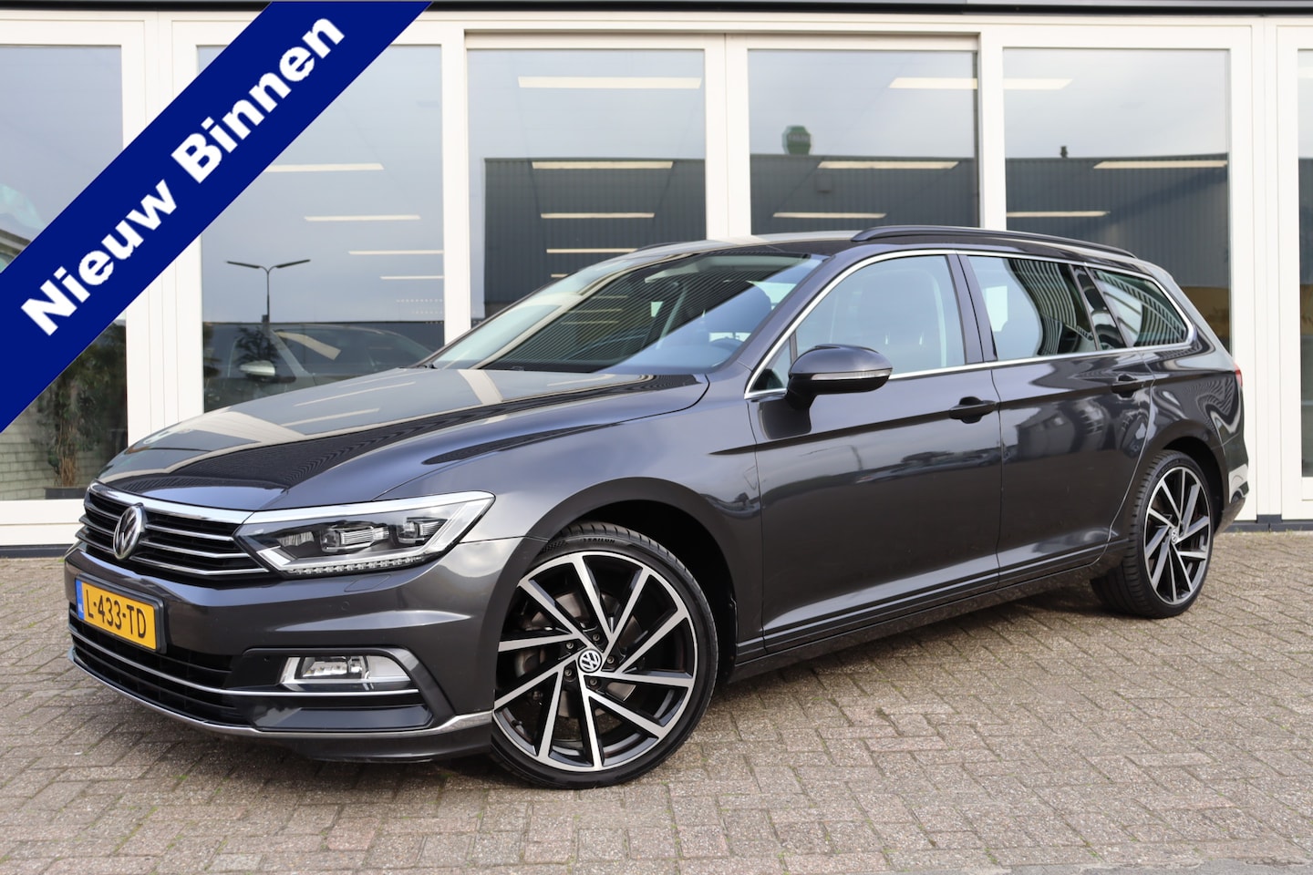 Volkswagen Passat Variant - 1.4 TSI ACT Highline 1.4 TSI ACT Highline, Automaat, Cruise Control, Climate Control, Navi, Inklapbare Trekhaak - AutoWereld.nl