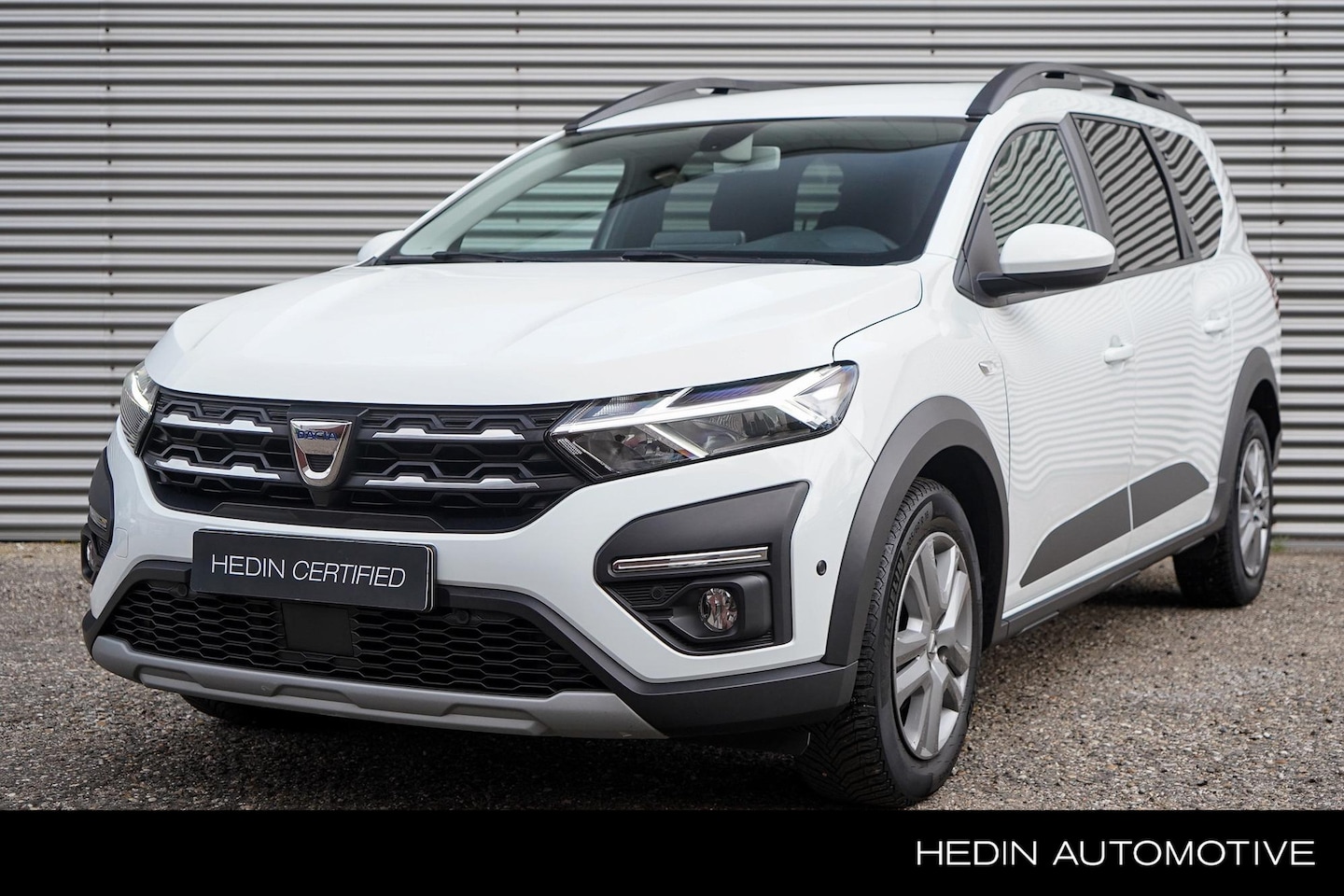 Dacia Jogger - 1.0 TCe Comfort 7-Persoons / Nederlandse Auto / Eerste Eigenaar / Parkeercamera / Navigati - AutoWereld.nl