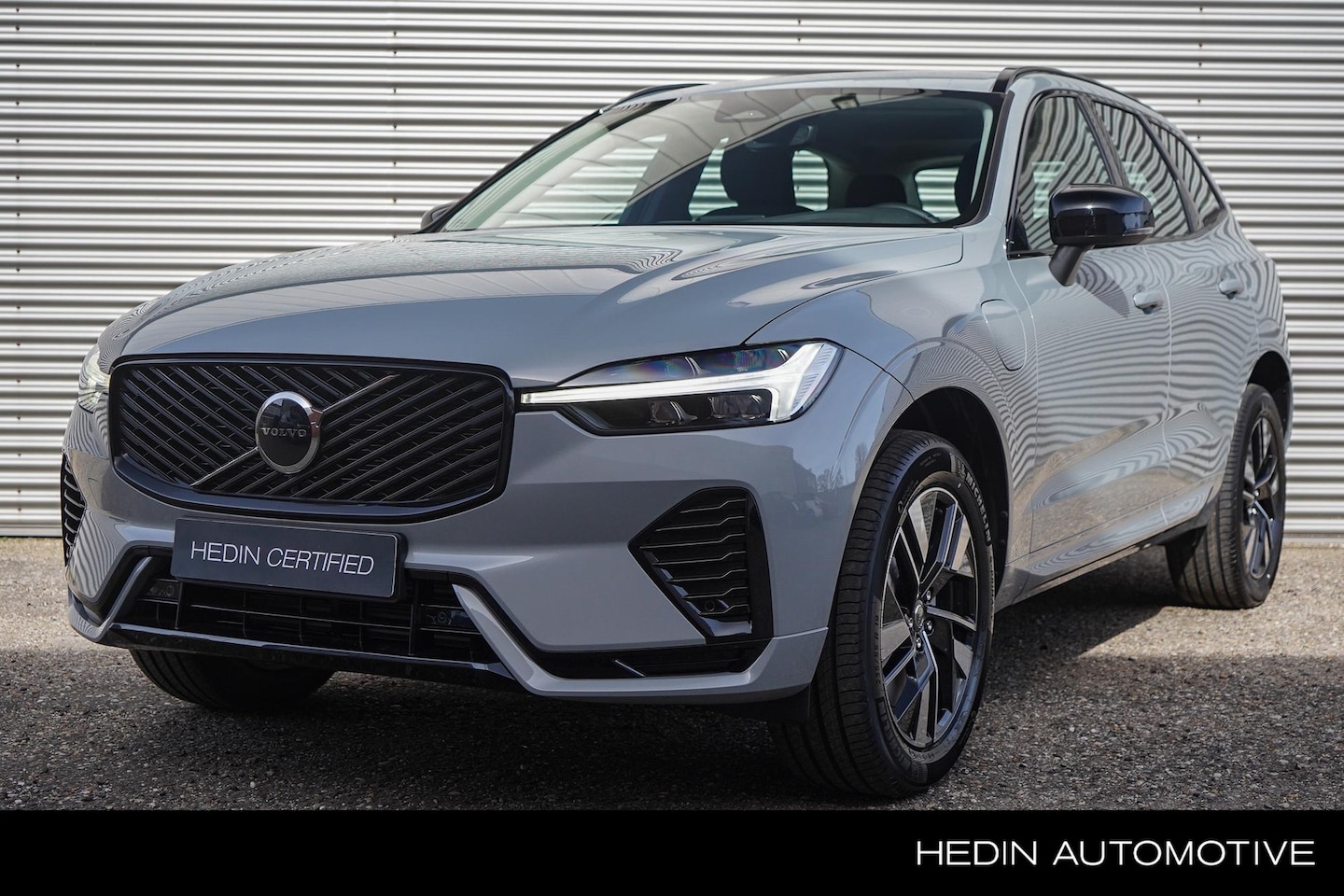 Volvo XC60 - T6 350pk Plug-in hybrid AWD Plus Dark | Voorraad | Stoel + stuurverwarming | 19 inch LMV | - AutoWereld.nl