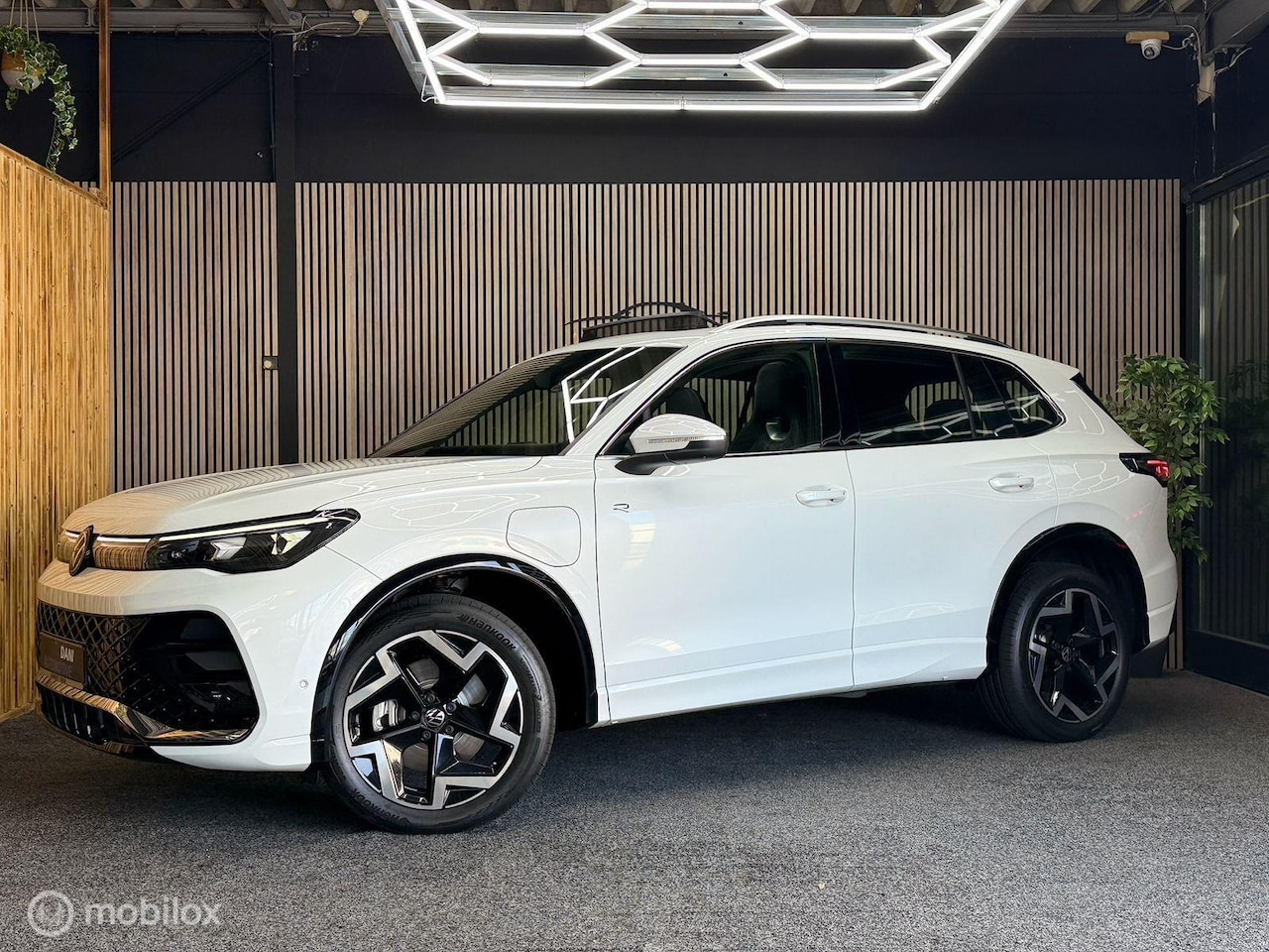 Volkswagen Tiguan - 1.5 eHybrid R-Line 272 PK |Pano|Matrix|Acc - AutoWereld.nl