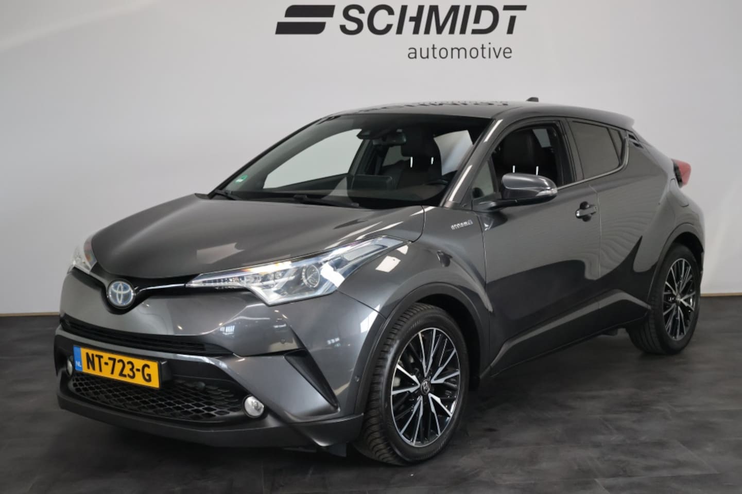 Toyota C-HR - 1.8 Hybrid Executive | Trekhaak | Camera | Stoelverwarming - AutoWereld.nl