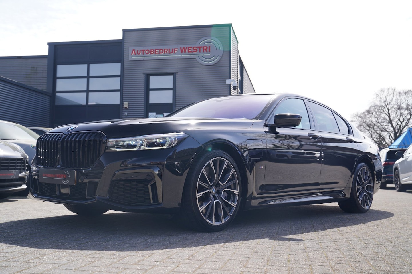 BMW 7-serie - 745e High Executive | Stoelverkoeling | Stuurwiel verwarming | Massage | Harman/Kardon - AutoWereld.nl