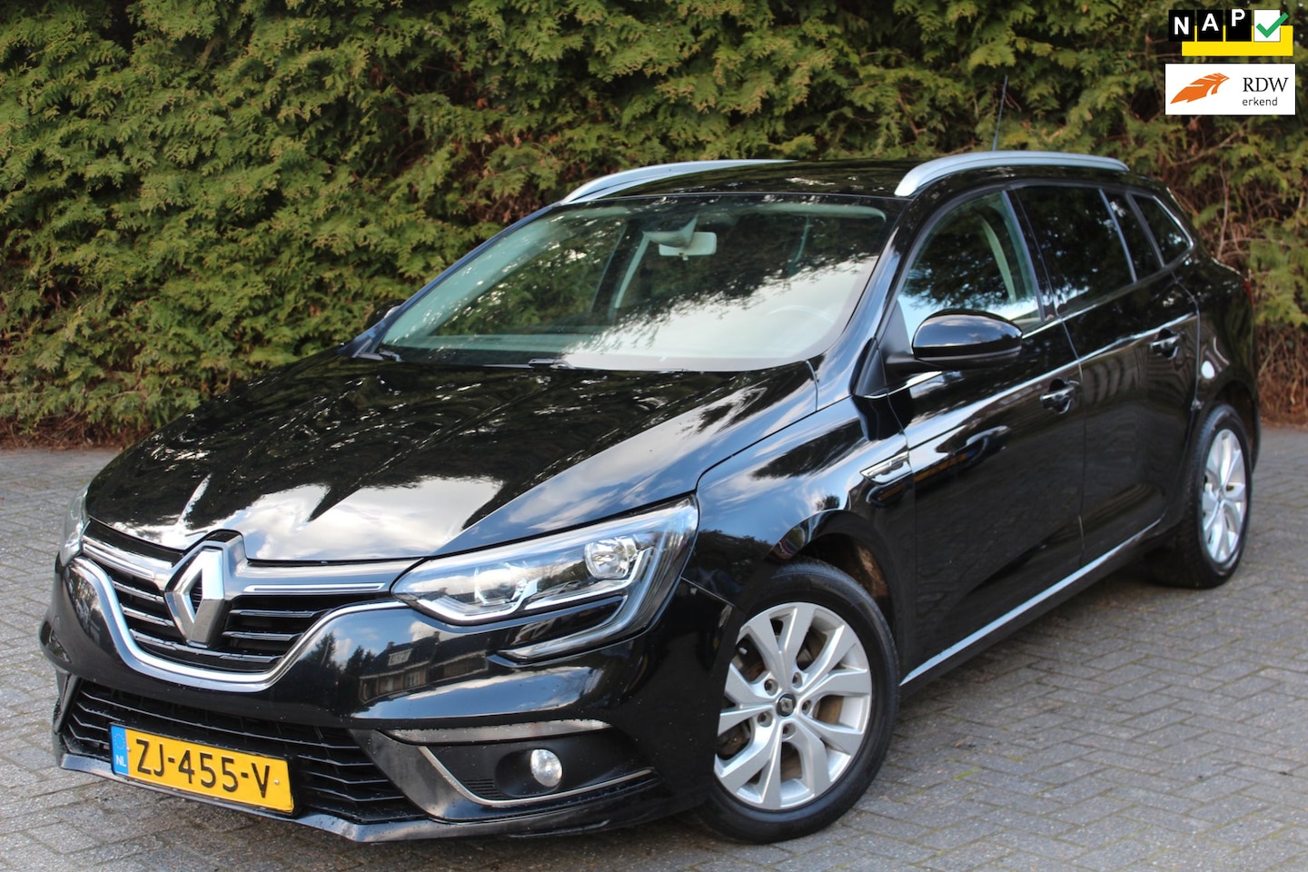 Renault Mégane Estate - 1.5 Blue dCi Limited 116PK | Trekhaak | Navigatie | PDC | Cruise Control - AutoWereld.nl