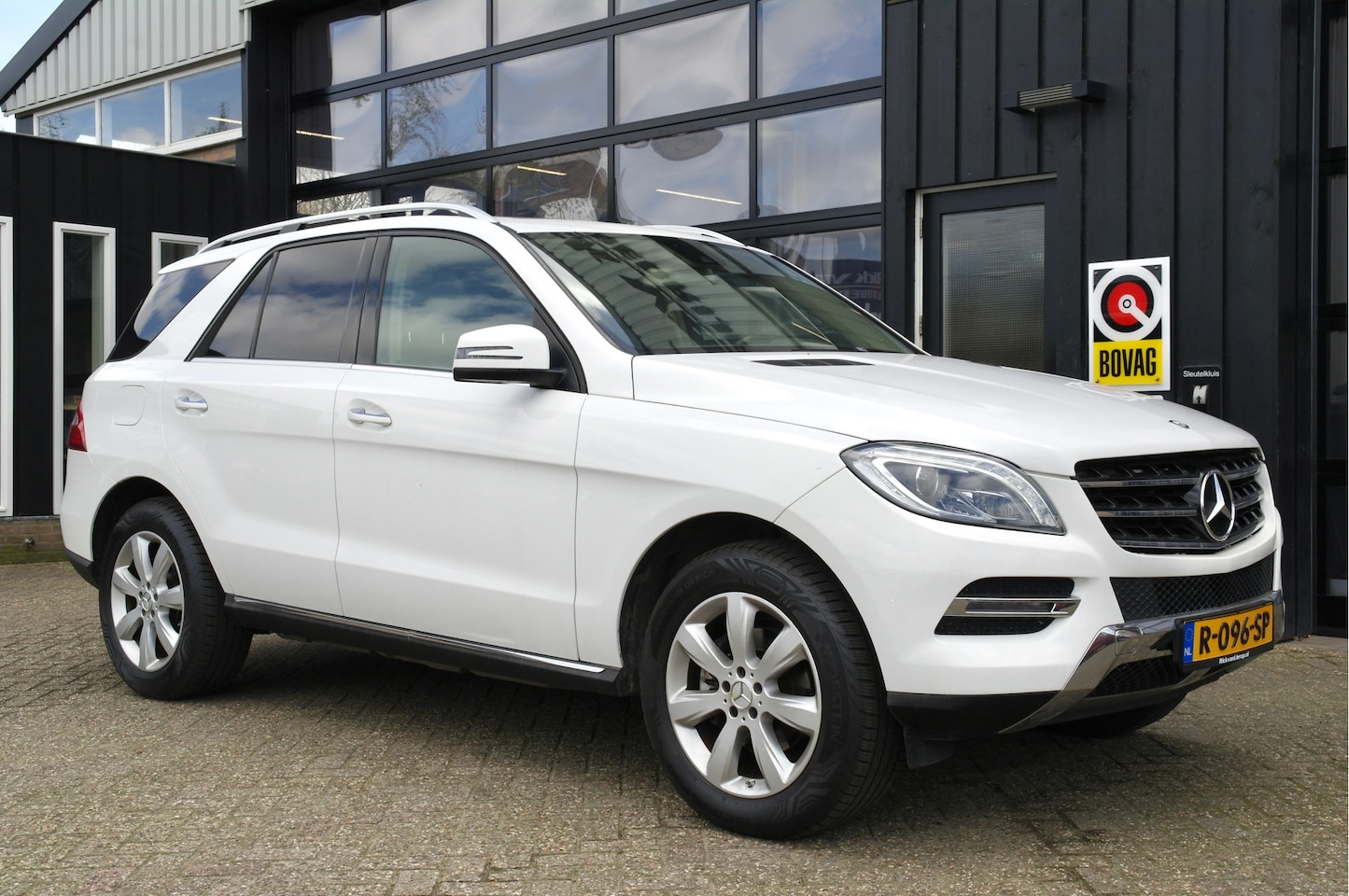 Mercedes-Benz M-klasse - 350 Edition | Xenon | Memory | Camera | Keyless - AutoWereld.nl