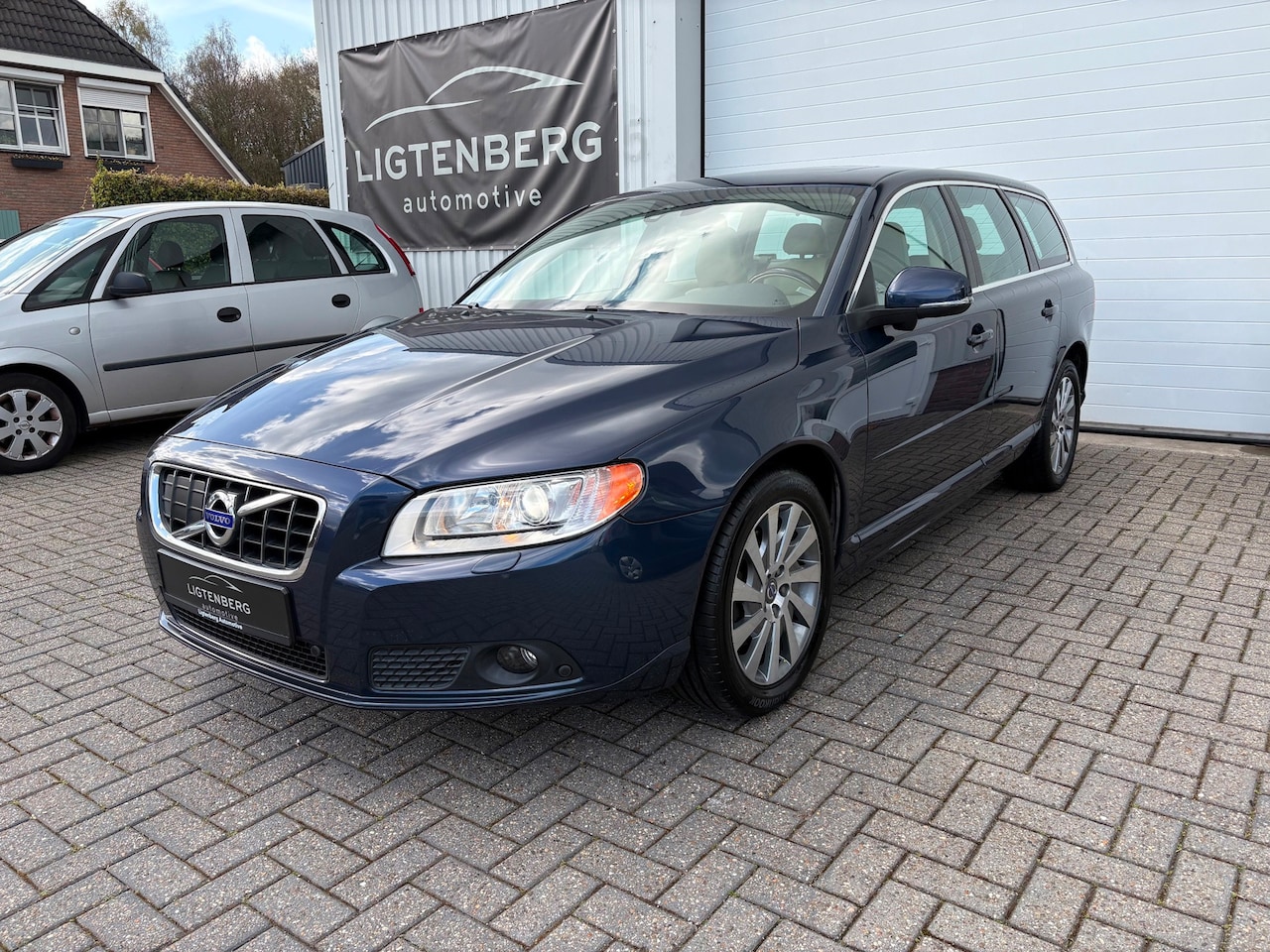 Volvo V70 - 1.6 T4 LIMITED EDITION|LEER|KANTELDAK|CRUISE|STOELVERW|ELEKTR.STOELEN|FULL OPTION - AutoWereld.nl