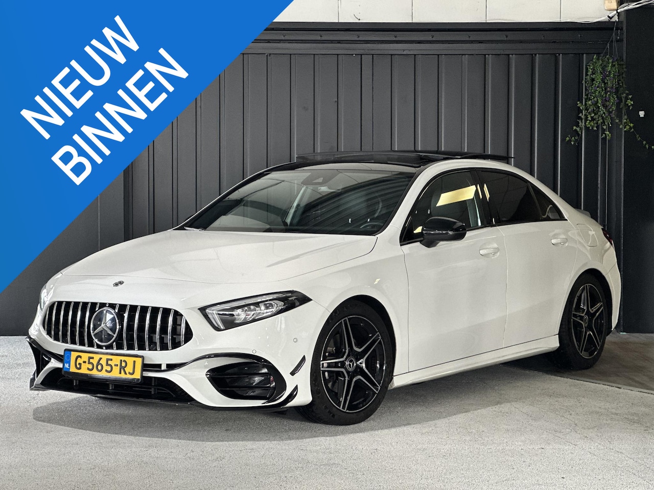 Mercedes-Benz A-klasse - 180 Business Solution AMG | AMG-styling | Panorama-dak | Achteruitrijcamera | Carplay | Cr - AutoWereld.nl