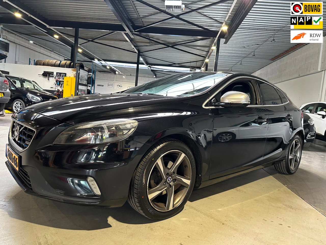 Volvo V40 - 1.6 D2 R-Design/Panodak/Trekhaak/Nieuwe koppelingsplaten - AutoWereld.nl