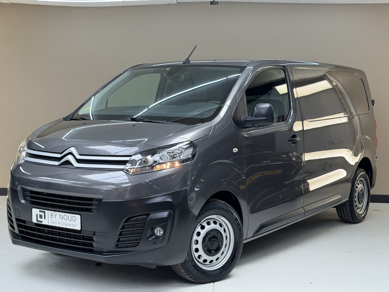 Citroën Jumpy - 2.0 BlueHDI 120 M Club 2.0 BlueHDI 120 M Club, 123Pk, 2020, MARGE bus, Climate control, Origineel Nederlands, Par - AutoWereld.nl