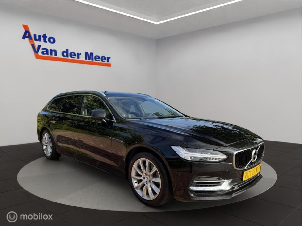 Volvo V90 - 2.0 T8 AWD Inscription/ Navigatie / Trekhaak / Etc - AutoWereld.nl