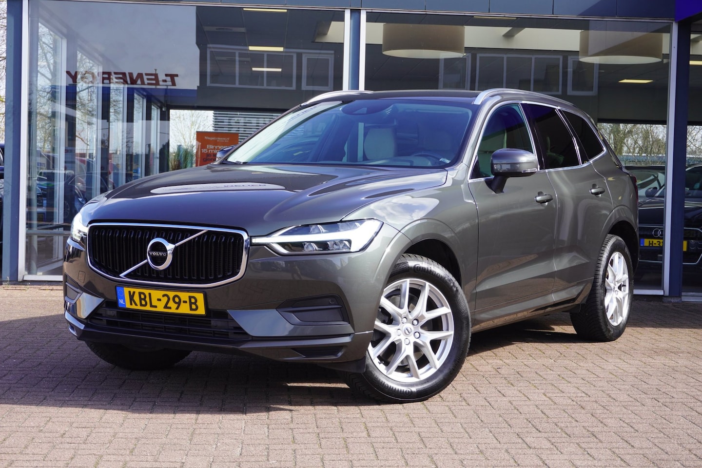 Volvo XC60 - 2.0 T5 Inscription | Automaat | Airco | Navigatie | Elek. pakket | Lm velgen | Inruil moge - AutoWereld.nl