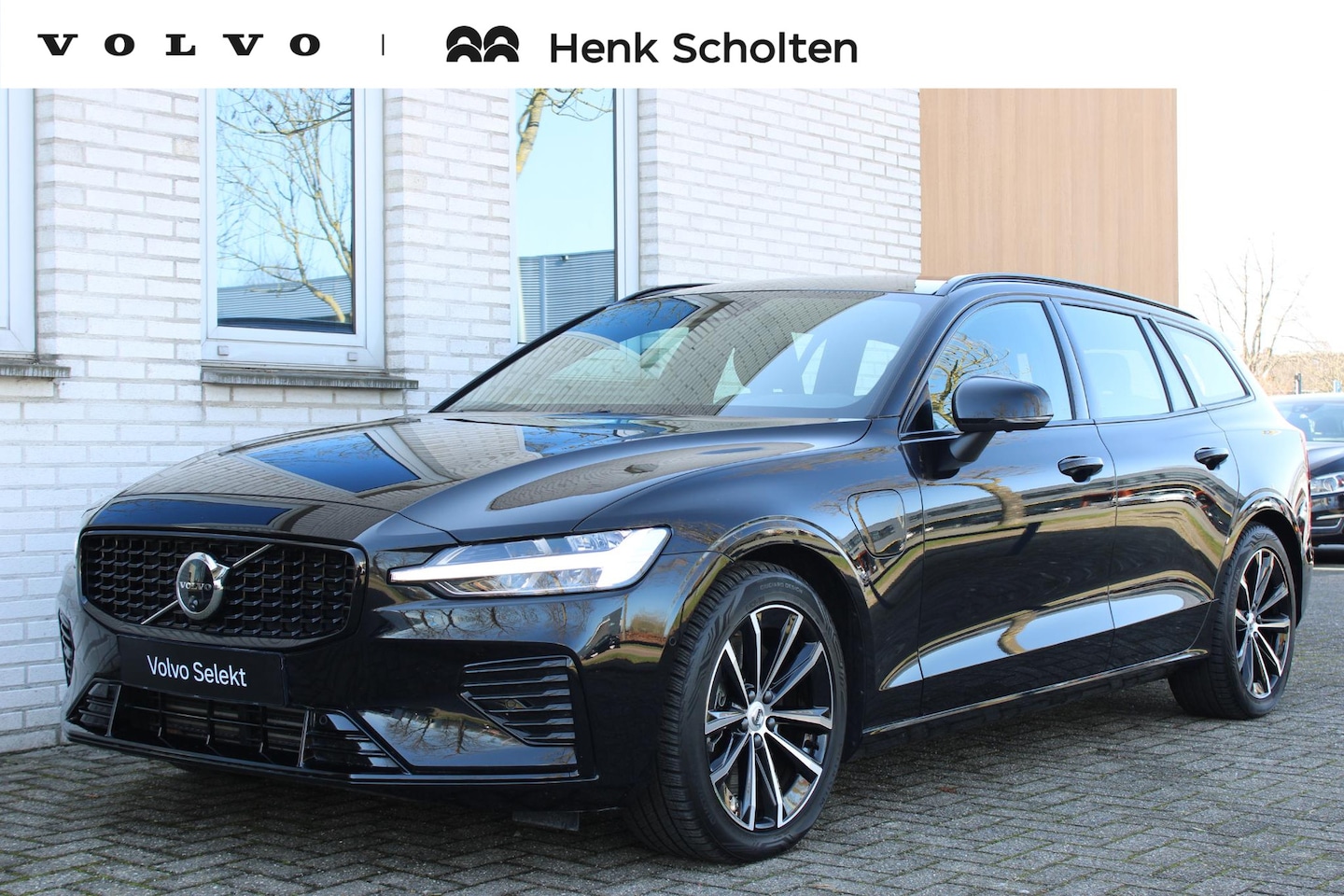 Volvo V60 - T6 Plug-in hybrid AWD Plus Dark | All-season banden | Adaptive Cruise Control | 360° Parke - AutoWereld.nl