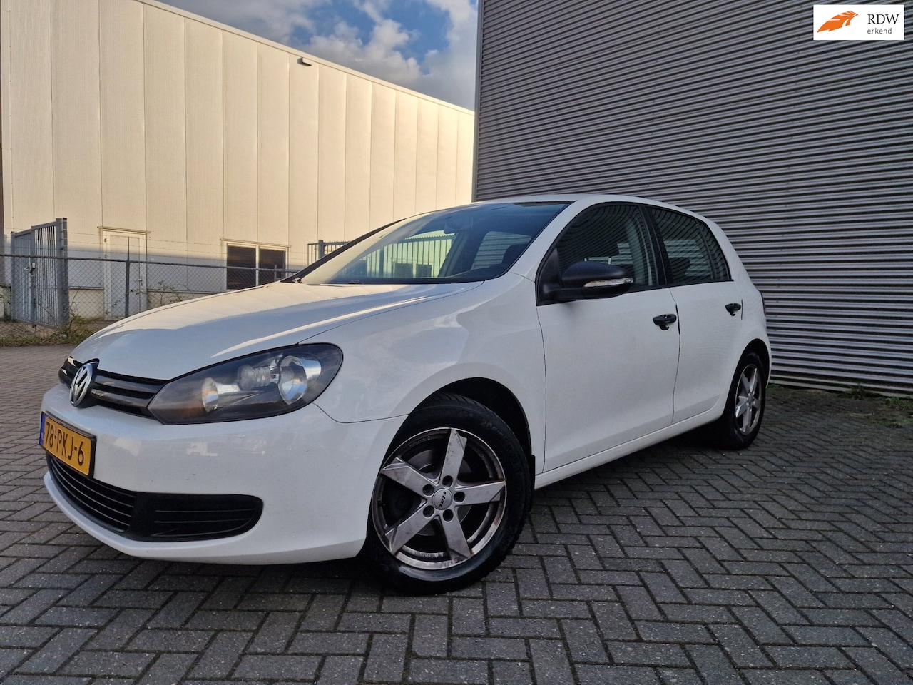 Volkswagen Golf - 1.6 TDI Trendline CARPLAY NAVI BOEKJES - AutoWereld.nl