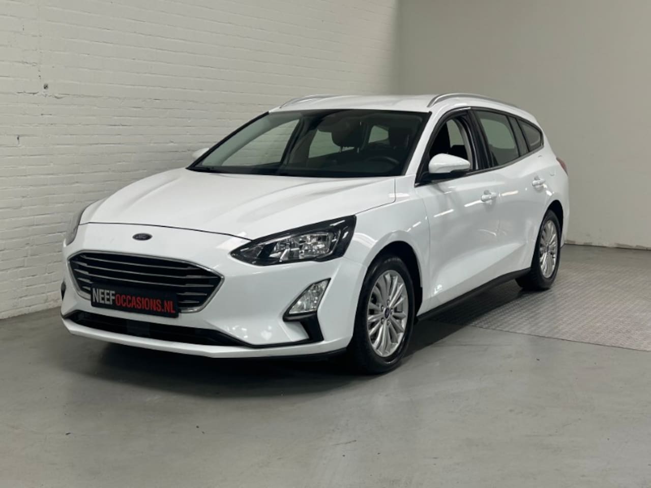 Ford Focus Wagon - 1.0 EcoBoost Titanium Business CLIMA /TREKHAAK / CRUISE / CAMERA Dealer onderhouden!!! Dis - AutoWereld.nl