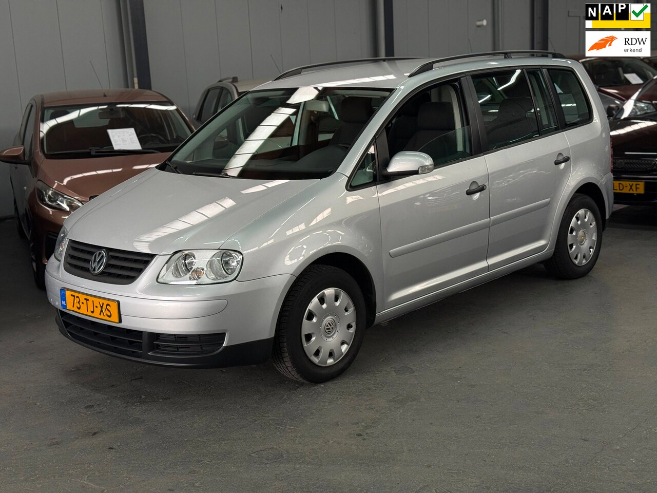 Volkswagen Touran - 1.6-16V FSI Optive APK NAP Trekhaak - AutoWereld.nl