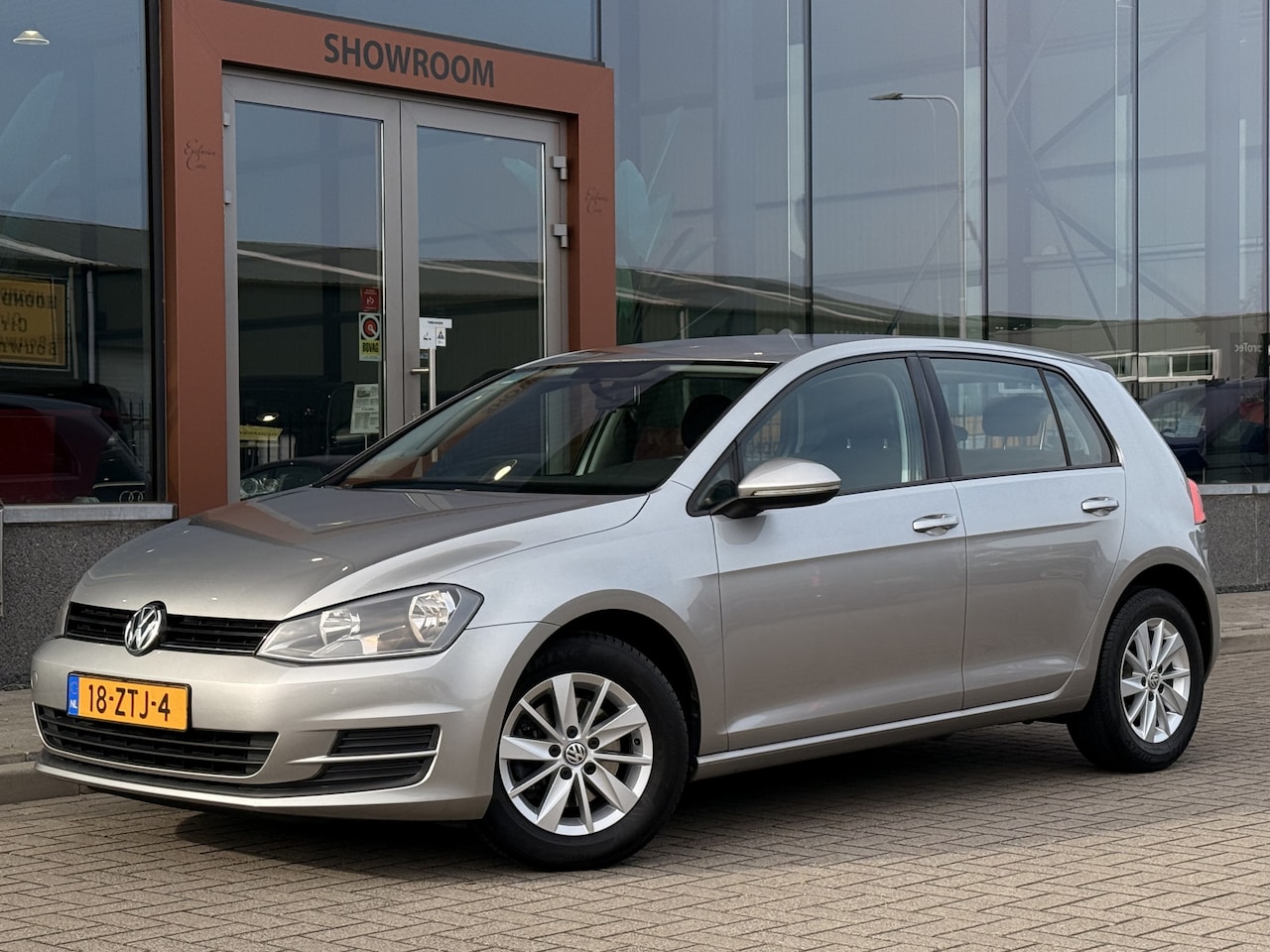 Volkswagen Golf - 1.2 TSI Trendline 5DRS | Airco | LM Velgen - AutoWereld.nl