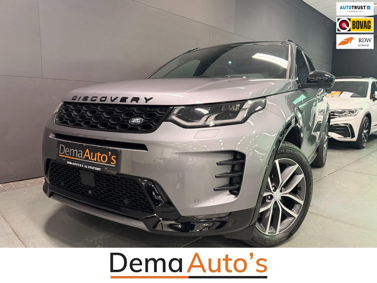 Land Rover Discovery Sport - 1.5 P300e AWD R-DYNAMIC 19DKM!! SOH-TEST/ PANO/NAVI/V-COCKPIT/DAB/CARPLAY/LED/CAM/M-STOELE - AutoWereld.nl