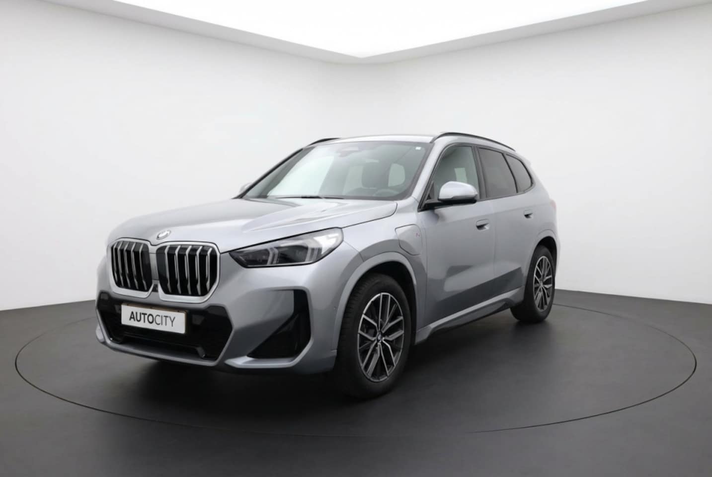 BMW X1 - 25 e xDrive M Sport Pano l 360 Camera l HUD l VOL OPTIES - AutoWereld.nl