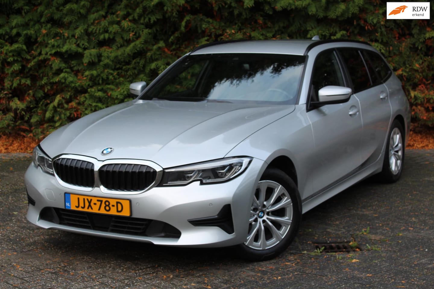 BMW 3-serie Touring - 320d High Executive 190PK | Navigatie | Adaptive Cruise Control | Elektrische Trekhaak | C - AutoWereld.nl