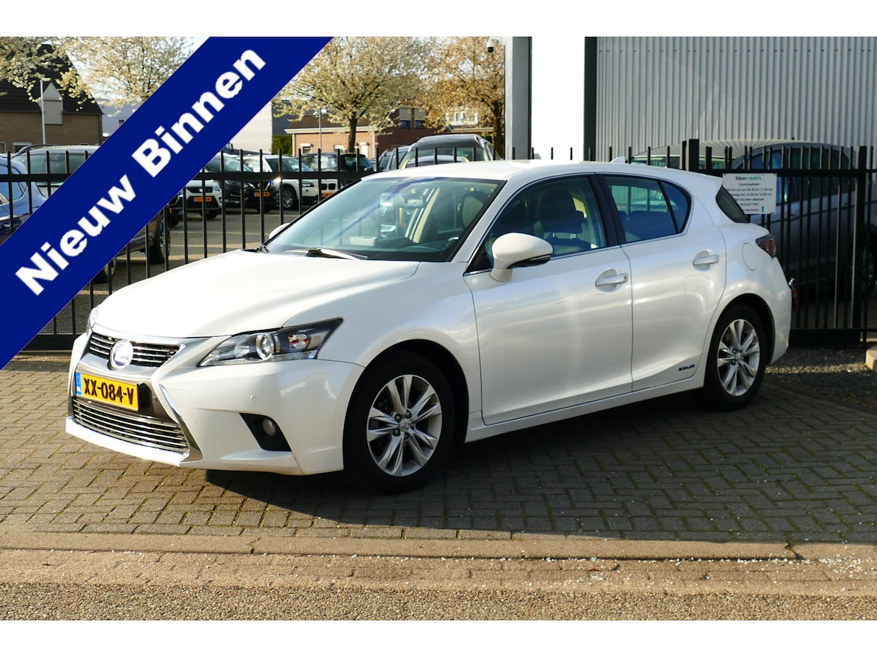 Lexus CT 200h - Sport Edition. Wit Metallic, Camera, Navi, Clima, 17"LMV All Season Banden - AutoWereld.nl