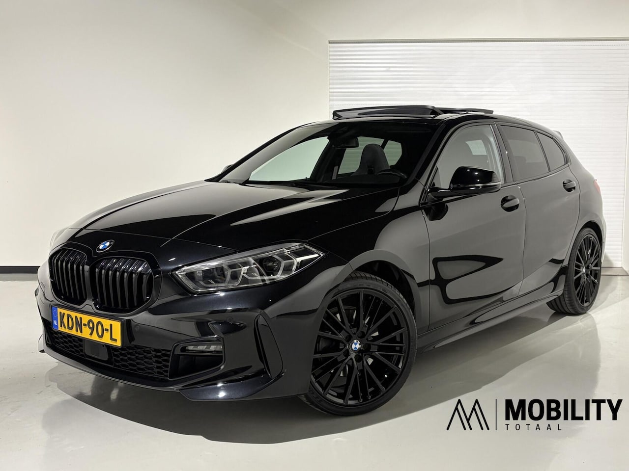 BMW 1-serie - 118i M Sport |PANODAK|KUIPSTOELEN|H&K|19''|ACC|HUD|CAM|SFEER|High Executive|LED|APPLE| - AutoWereld.nl