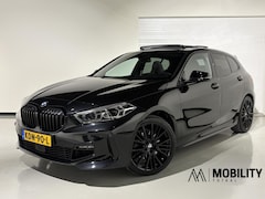 BMW 1-serie - 118i M Sport |PANODAK|KUIPSTOELEN|H&K|19''|ACC|HUD|CAM|SFEER|High Executive|LED|APPLE|