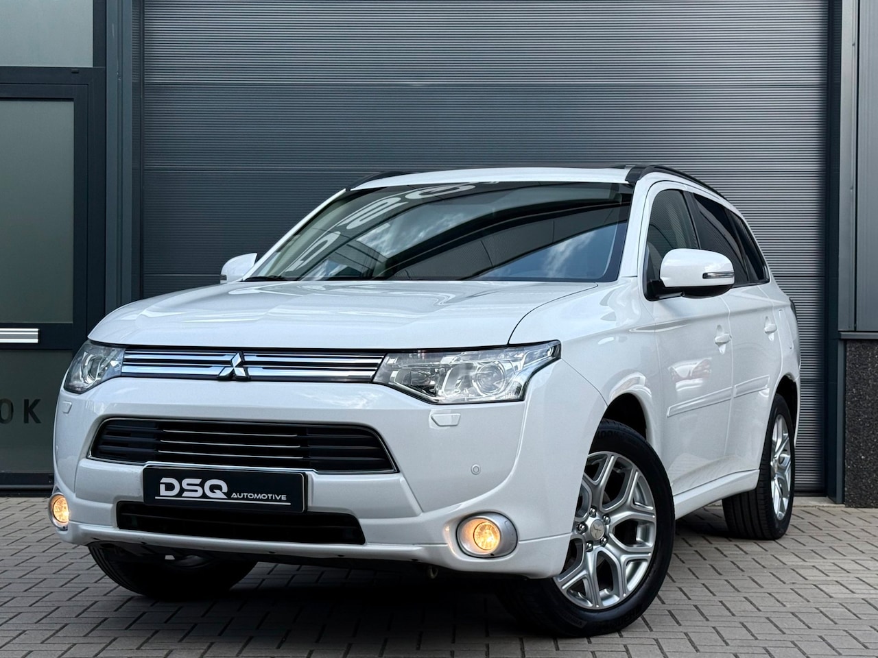 Mitsubishi Outlander - 2.0 PHEV instyle 2.0 PHEV Instyle+ - AutoWereld.nl