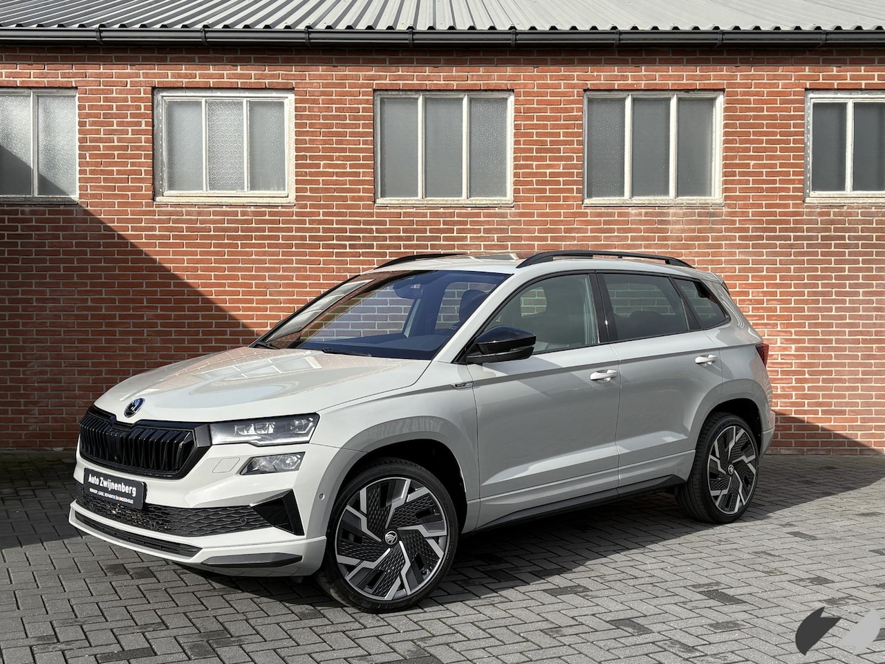 Skoda Karoq - 1.5 TSI ACT Sportline Business |Pano|Leer|Trekhaak - AutoWereld.nl