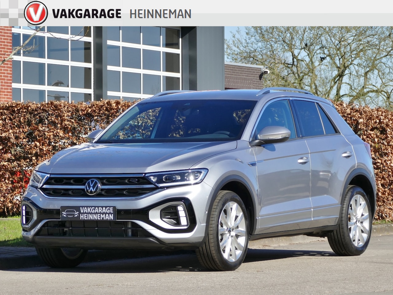 Volkswagen T-Roc - 1.5 TSI R-Line Edition | verwarmd stuur | IQ-light | Apple Carplay/Android auto | stoelver - AutoWereld.nl