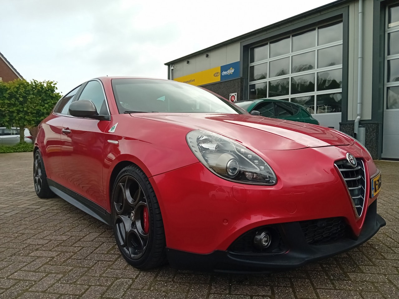 Alfa Romeo Giulietta - 1.7 TBi Quadrifoglio Verde - TCT - Rosso 8C - AutoWereld.nl