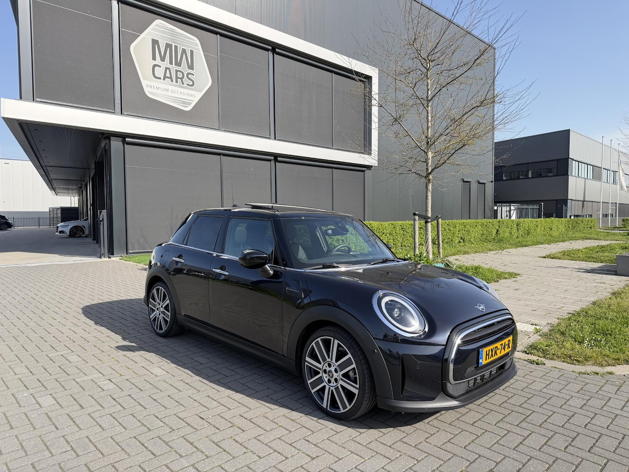 MINI Cooper - 1.5 Yours Leder, Pano, Head Up, Keyless - AutoWereld.nl