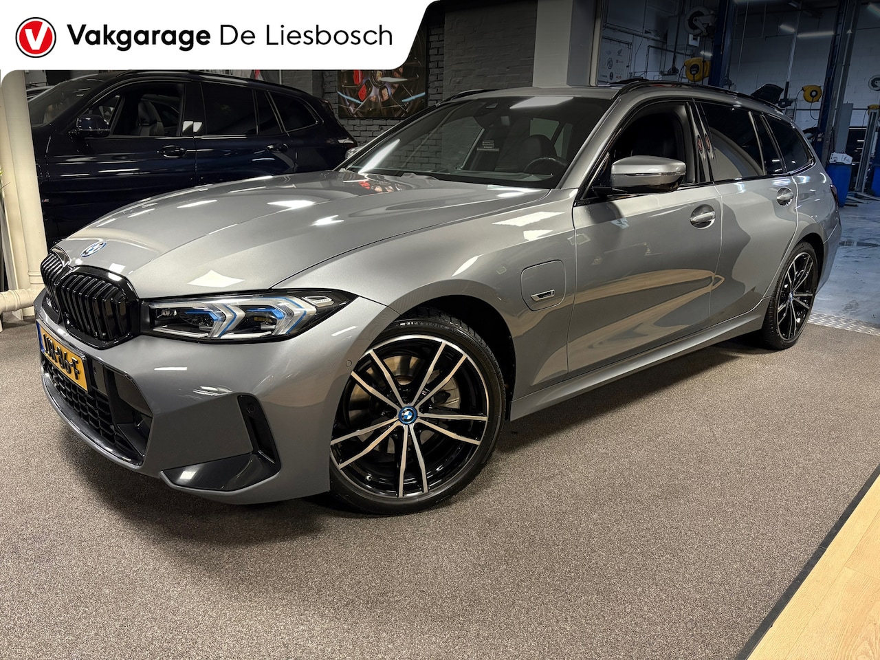 BMW 3-serie Touring - 330e xDrive M-pakket facelift / Panorama-dak / head-up / 360 camera / Harman-Kardon - AutoWereld.nl