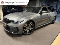 BMW 3-serie Touring - 330e xDrive M-pakket facelift / Panorama-dak / head-up / 360 camera / Harman-Kardon