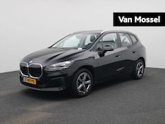 BMW 2-serie Active Tourer - 230e xDrive | AUTOMAAT | TREKHAAK | HEAD-UP DISPLAY | 360 CAMERA | NAVIGATIE | MEMORY STOE