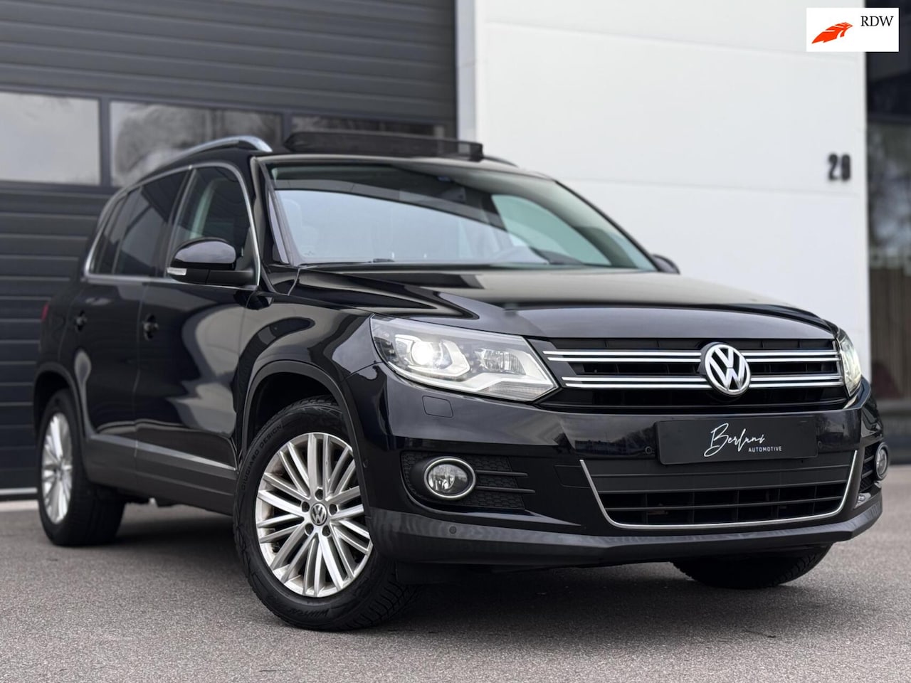 Volkswagen Tiguan - 1.4 TSI Cup Edition Panodak | Automaat - AutoWereld.nl
