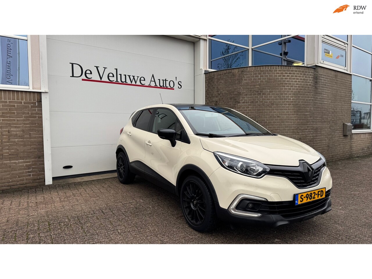 Renault Captur - 1.2 TCe Limited |Cruise|Carplay|Keyless|Airco - AutoWereld.nl