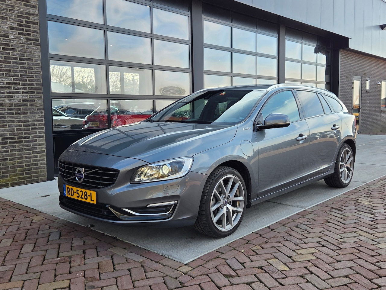 Volvo V60 - 2.4 D5 Twin Engine Special Edition 2.4 D5 Twin Engine Special Edition - AutoWereld.nl