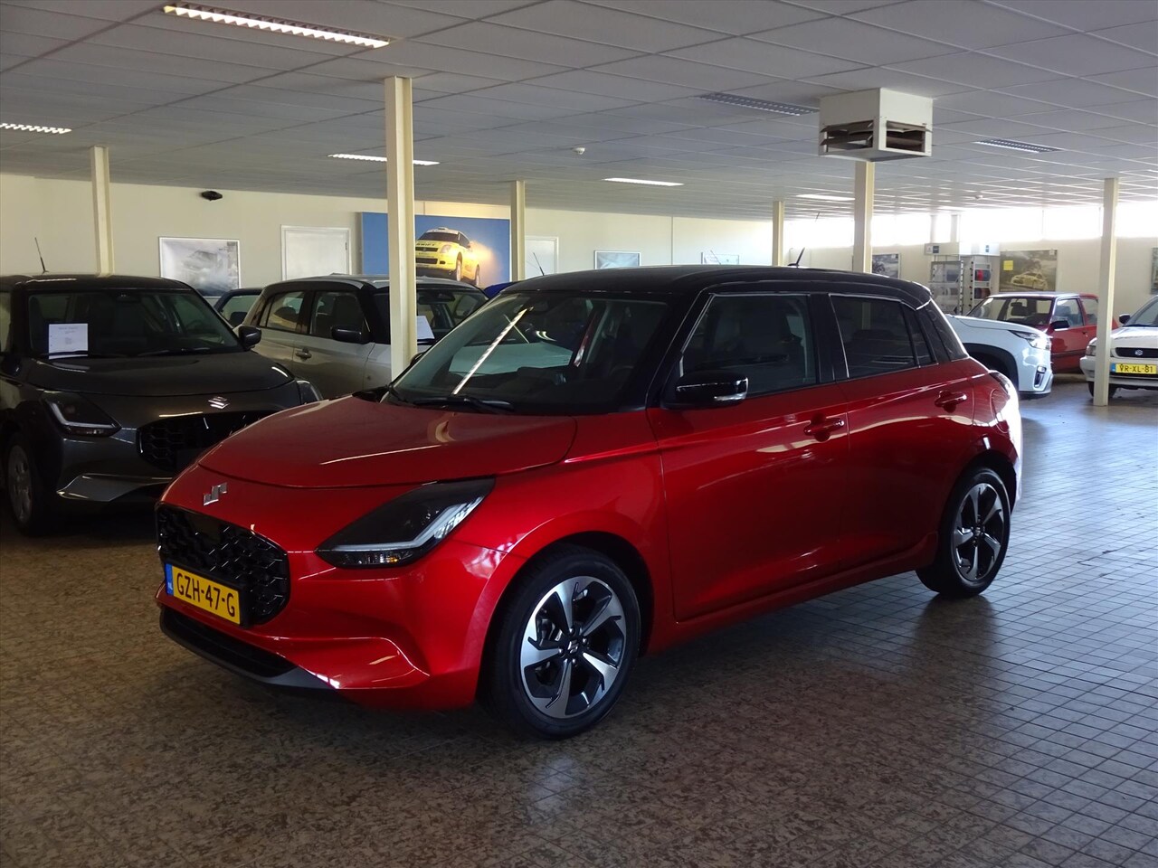 Suzuki Swift - 1.2 Smart Hybrid Style, Weinig km, Orig. NL - AutoWereld.nl