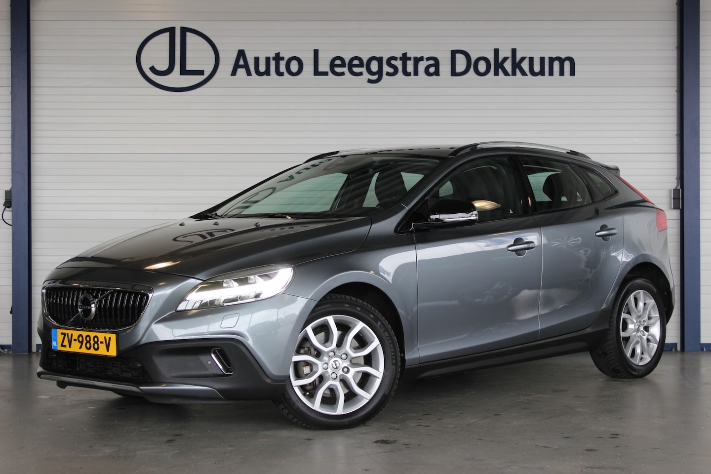 Volvo V40 Cross Country - 1.5 T3 Summum Trekhaak | Pano | Memory | Camera | LED | Bluetooth | Navi | Keyless | Leder - AutoWereld.nl