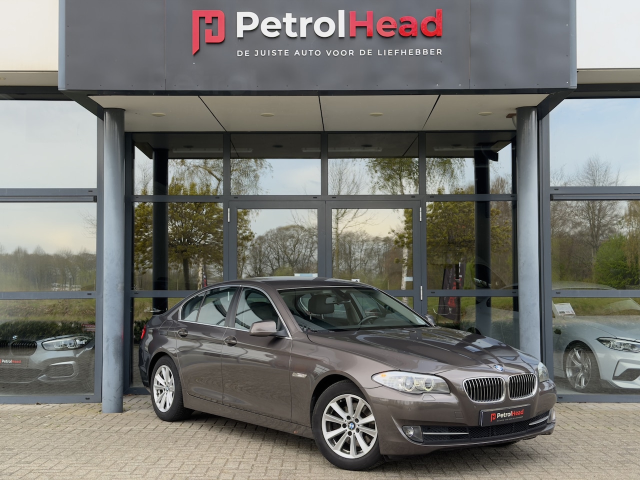 BMW 5-serie - 523i High Executive 523i High Executive, Ori NL, 2e eigenaar, Leder, trekhaak - AutoWereld.nl