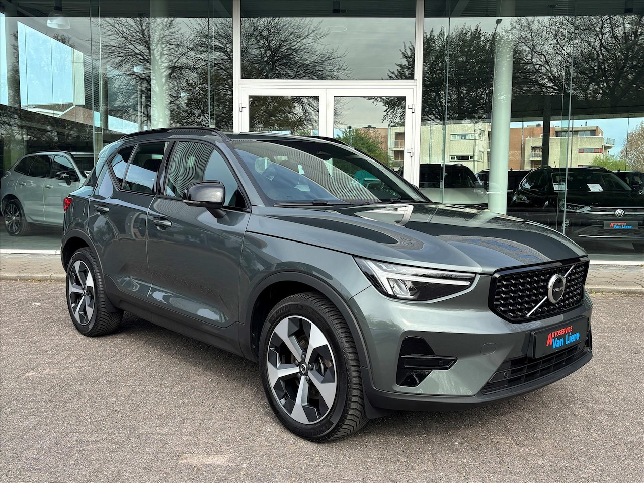 Volvo XC40 - 2.0 B4 B4 Plus Dark|Stuur-stoel Voorruitverwarm|Blis| Trekhaak| 1e Eigenaar| Rijklaarprijs - AutoWereld.nl