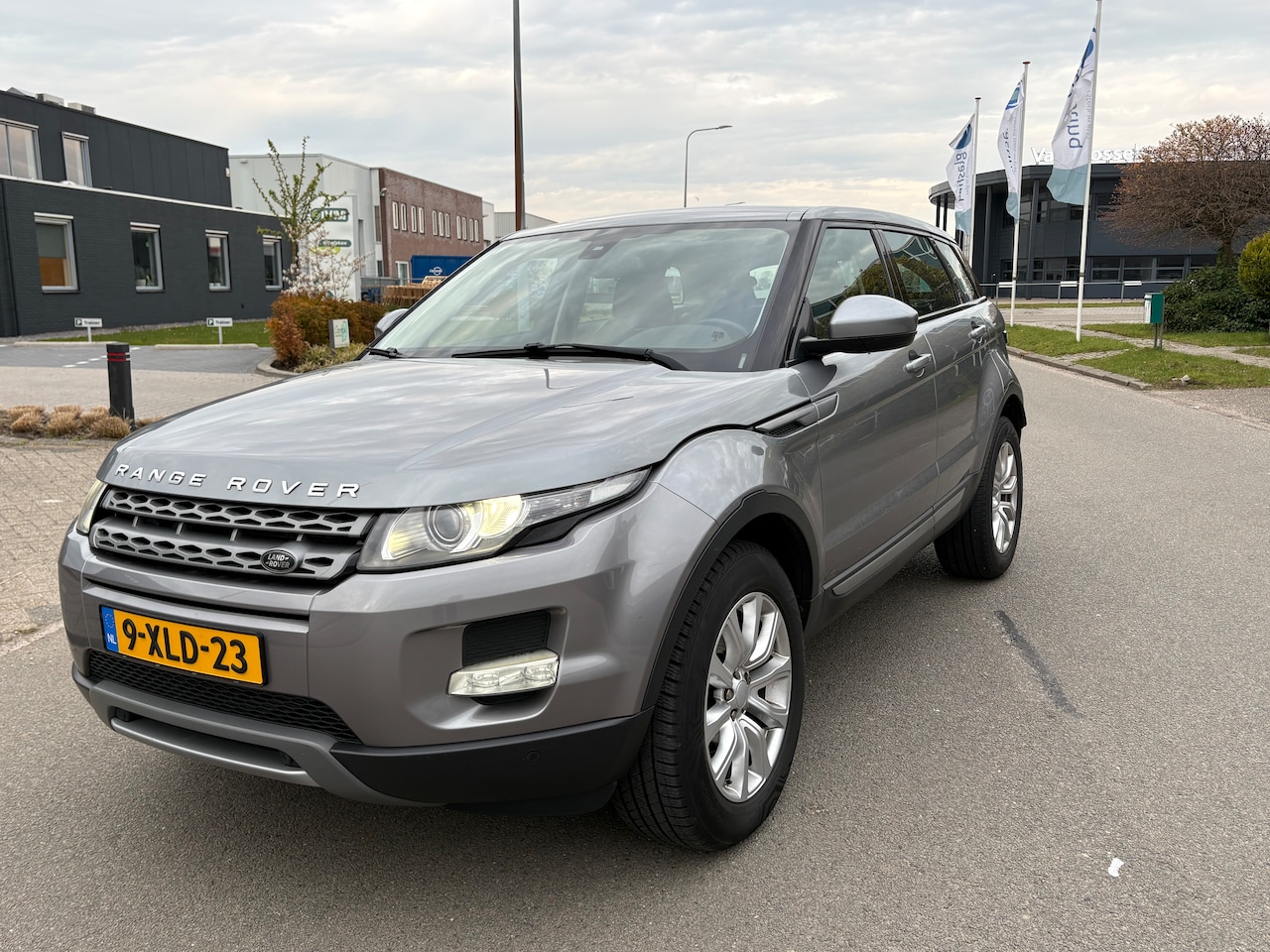 Land Rover Range Rover Evoque - 2.2 eD4 2WD Pure SUV - AutoWereld.nl